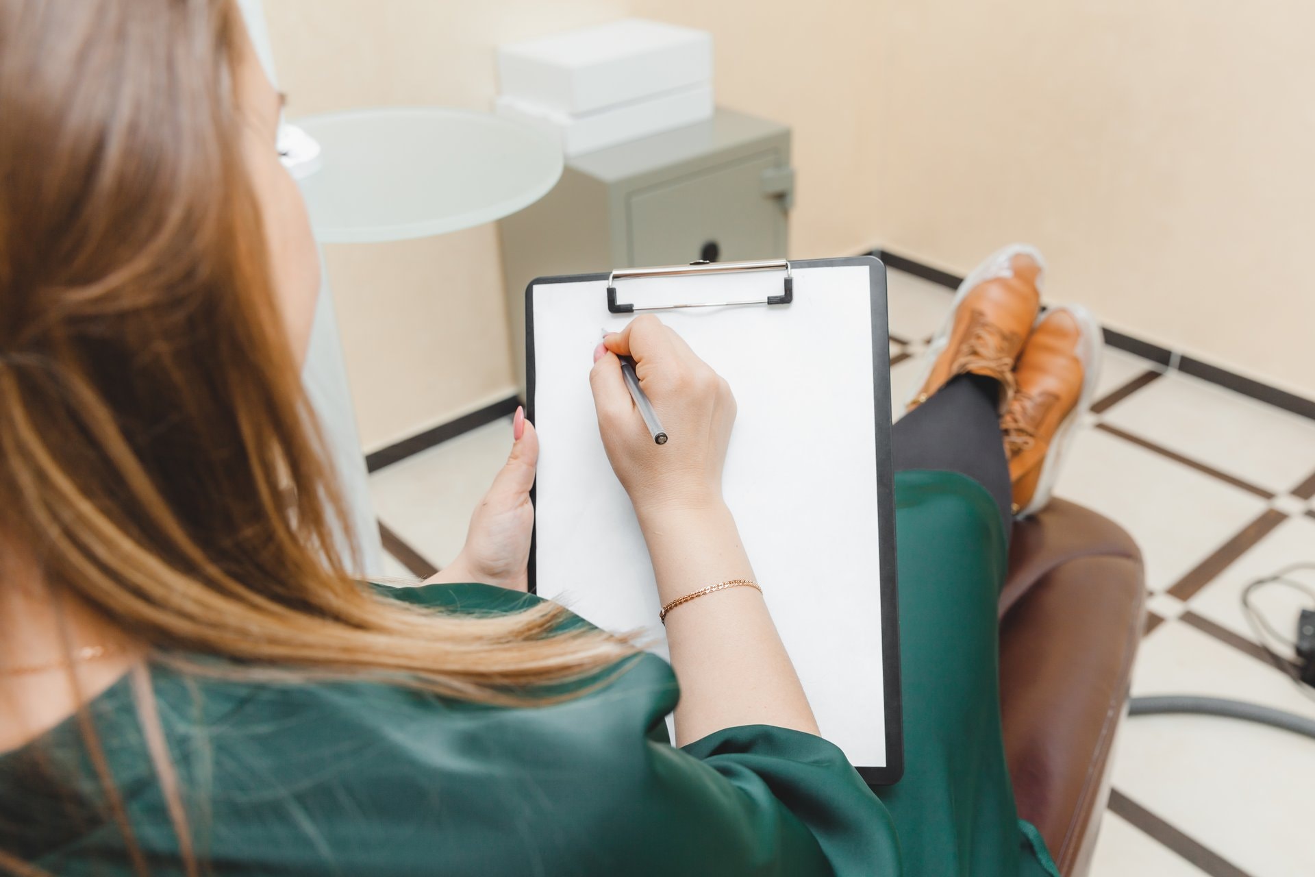 Vodič za prvi odlazak dermatologu: šta očekivati i kako se pripremiti